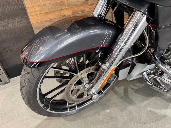 2019 Harley-Davidson CVO Road Glide 117 (FLTRXSE) Touring Silver