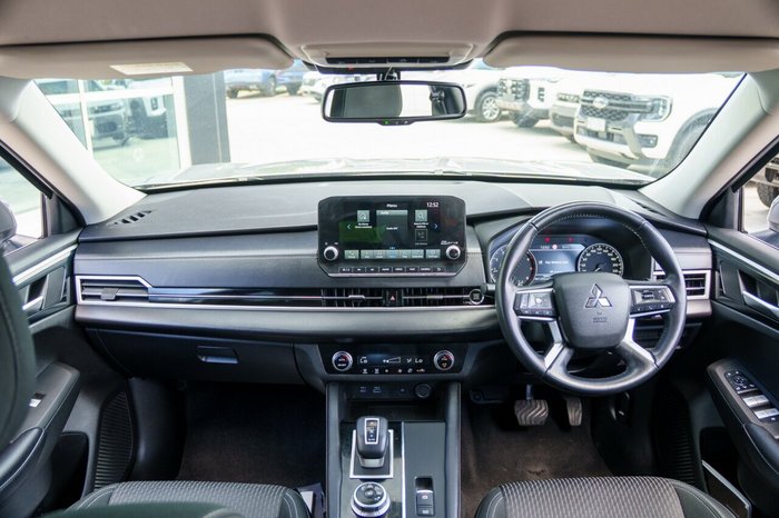 2022 Mitsubishi Outlander LS