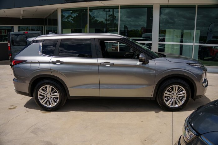 2022 Mitsubishi Outlander LS