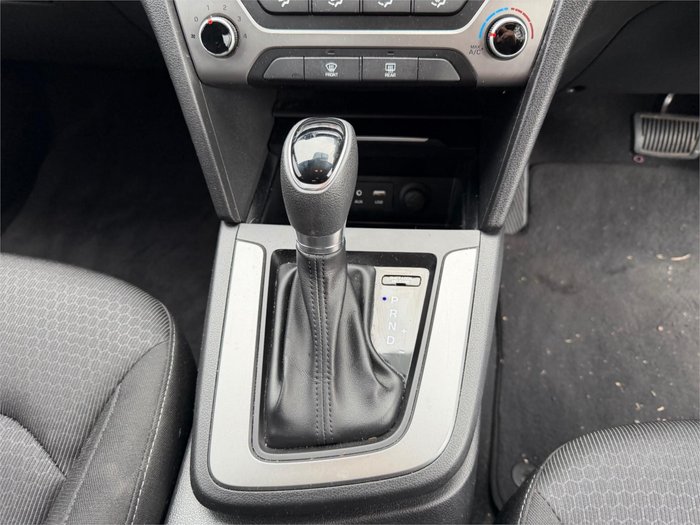 2017 HYUNDAI ELANTRA ACTIVE 2.0 MPI AD Red