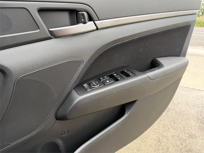 2017 HYUNDAI ELANTRA ACTIVE 2.0 MPI AD Red