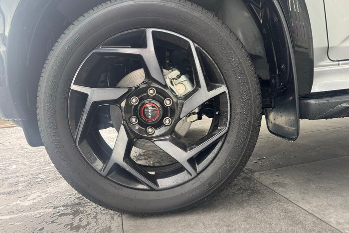 2024 Isuzu MU-X X-TERRAIN