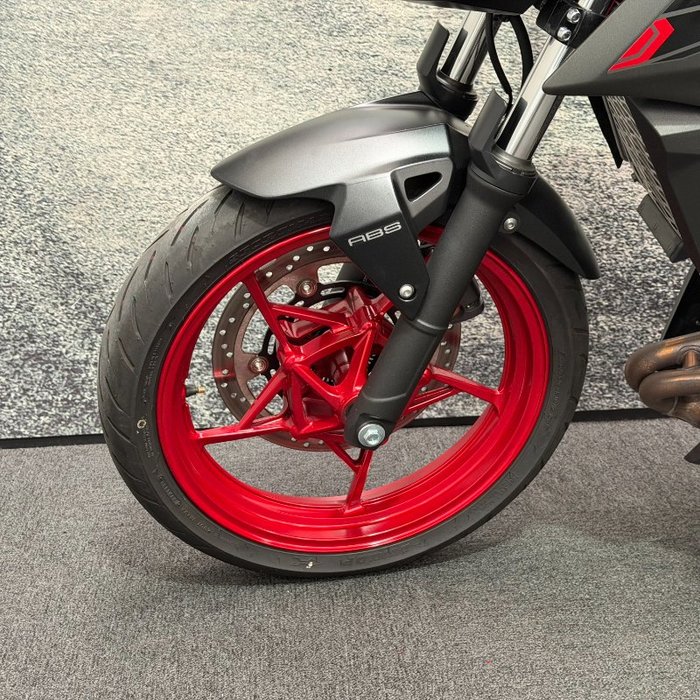 2025 Kawasaki Z500 Black