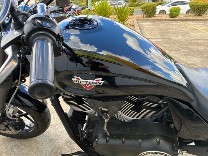 2016 VICTORY HAMMER 8-BALL Solid Black INT