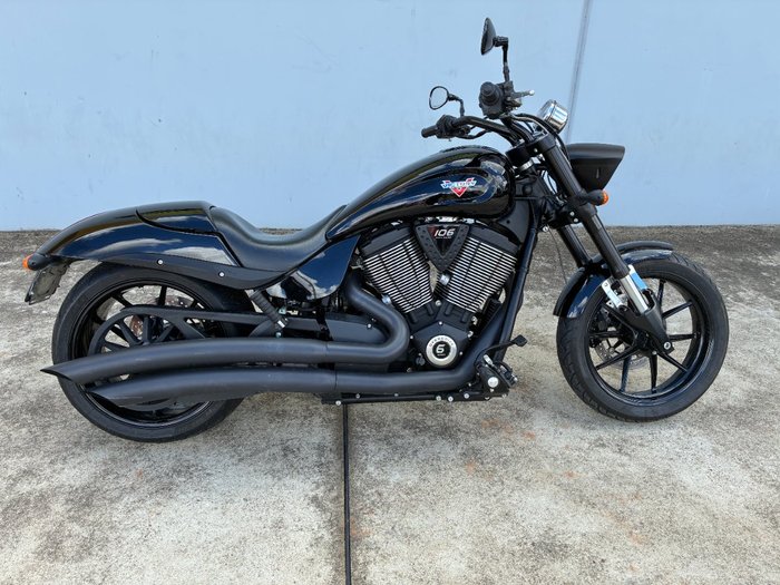 2016 VICTORY HAMMER 8-BALL Solid Black INT