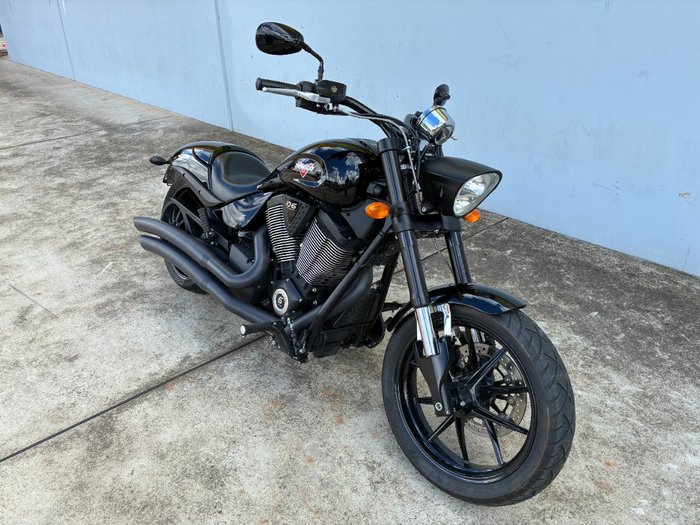 2016 VICTORY HAMMER 8-BALL Solid Black INT