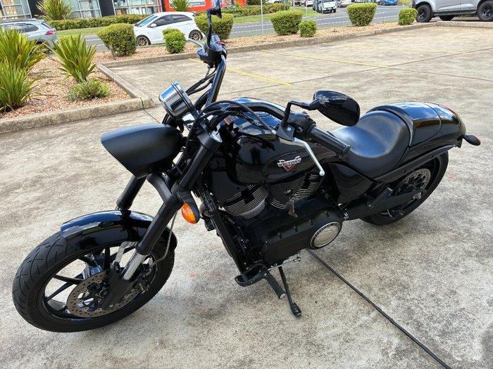 2016 VICTORY HAMMER 8-BALL Solid Black INT