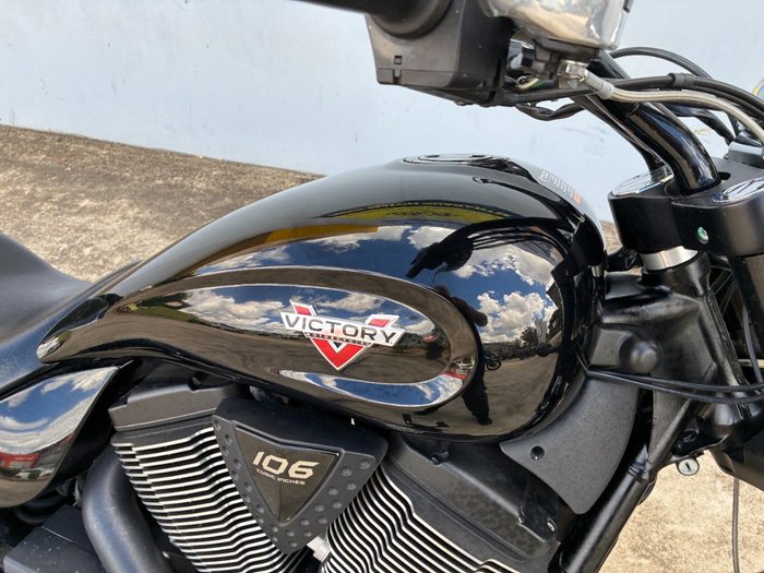 2016 VICTORY HAMMER 8-BALL Solid Black INT