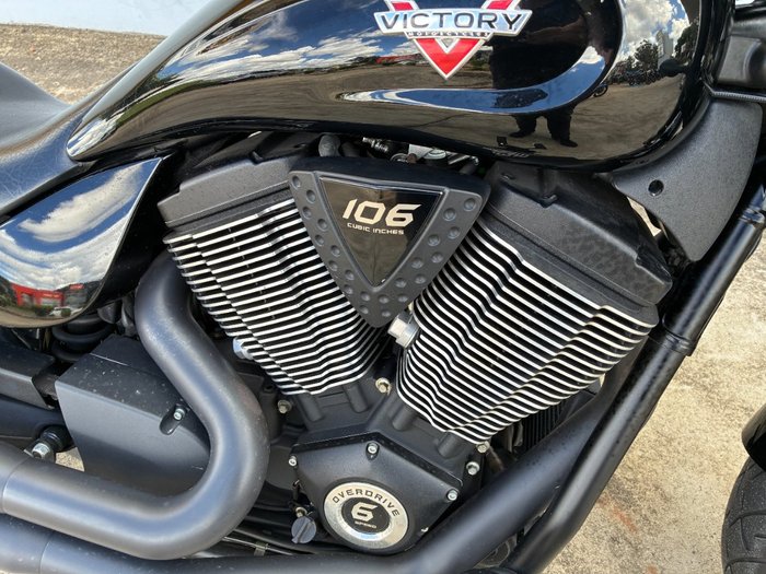 2016 VICTORY HAMMER 8-BALL Solid Black INT