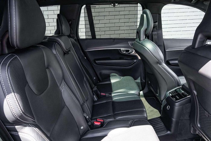 2019 Volvo XC90 T8 R-Design