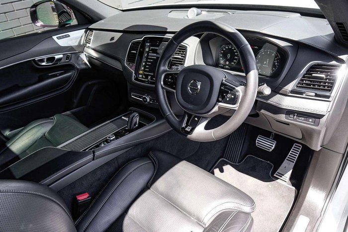 2019 Volvo XC90 T8 R-Design