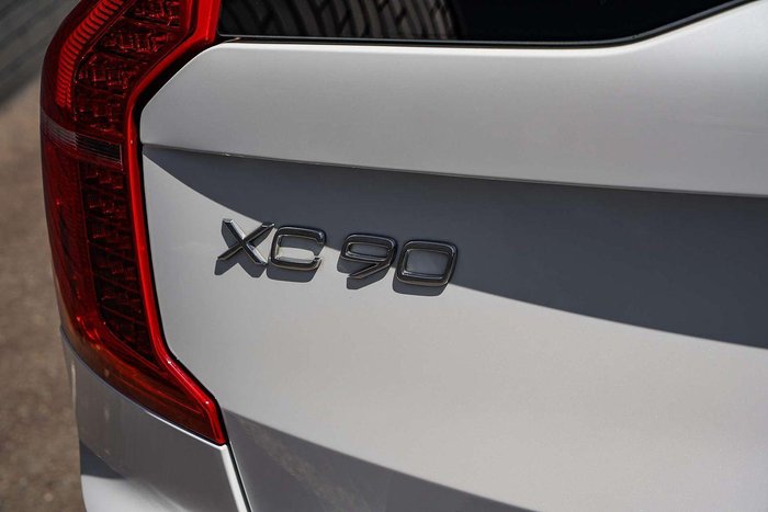 2019 Volvo XC90 T8 R-Design