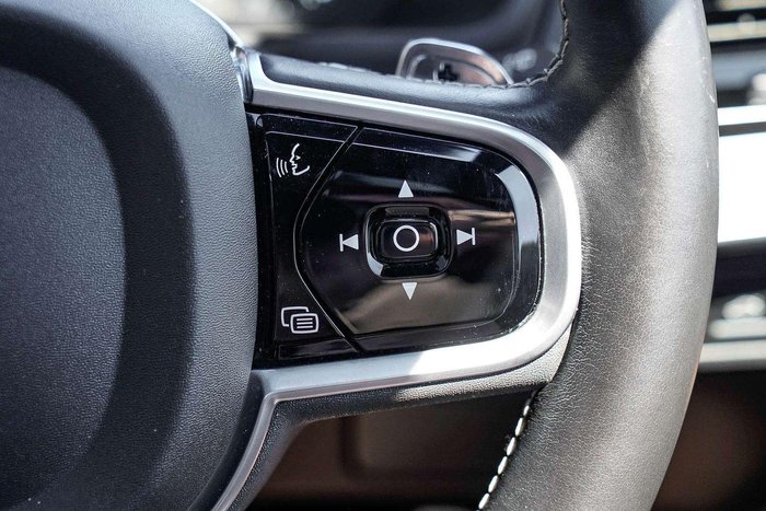 2019 Volvo XC90 T8 R-Design