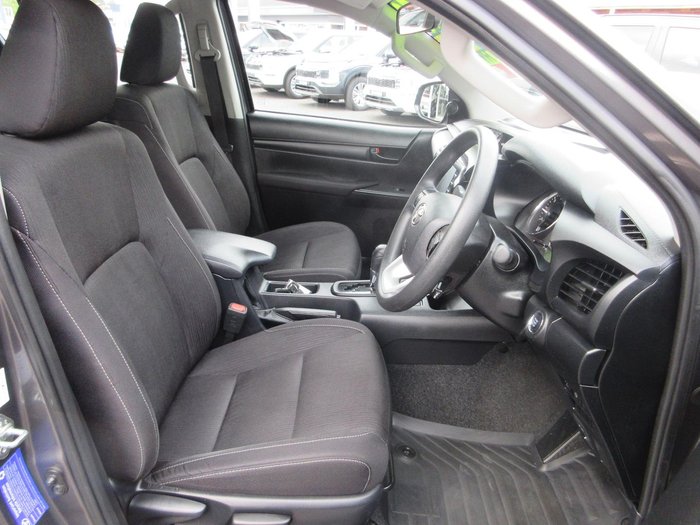 2025 Toyota Hilux SR