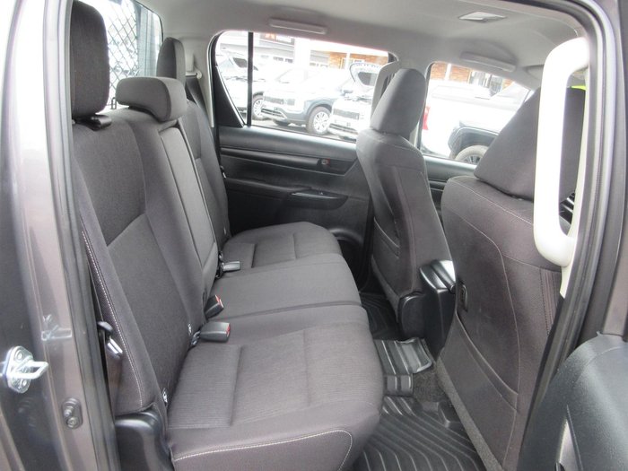 2025 Toyota Hilux SR