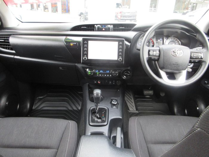 2025 Toyota Hilux SR