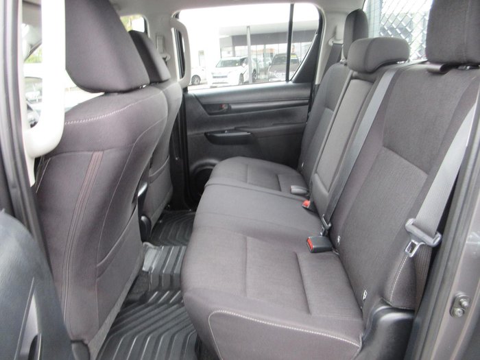 2025 Toyota Hilux SR