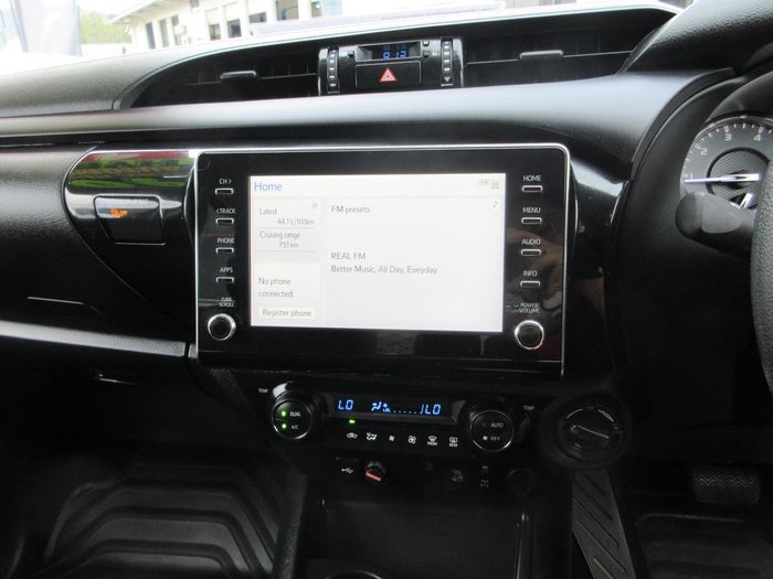 2025 Toyota Hilux SR