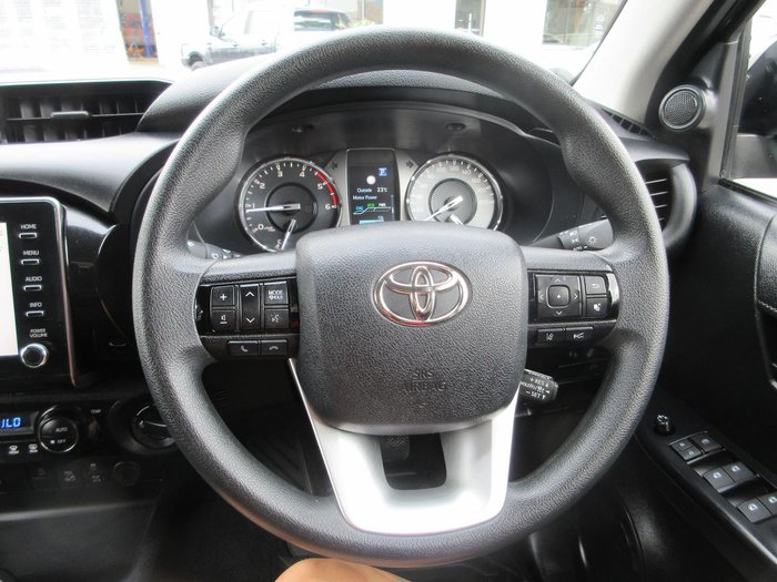 2025 Toyota Hilux SR