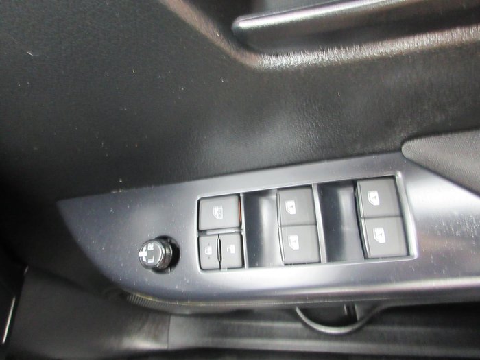 2025 Toyota Hilux SR