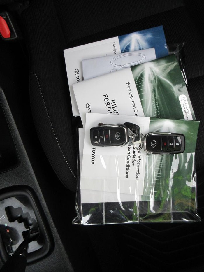 2025 Toyota Hilux SR