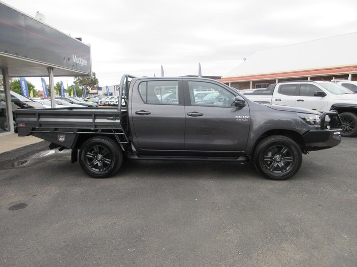 2025 Toyota Hilux SR