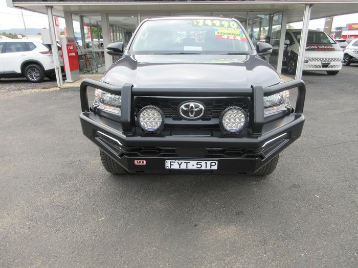 2025 Toyota Hilux SR