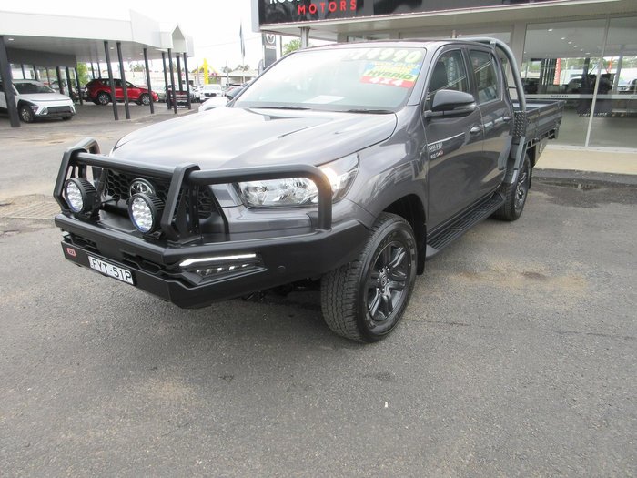 2025 Toyota Hilux SR