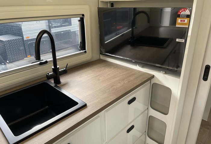 2026 JB Caravans Dirt Road Xtreme (23'6)