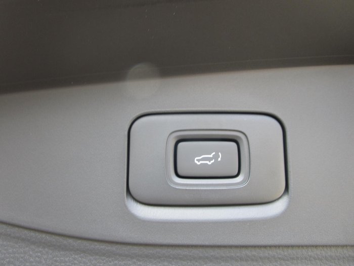 2025 Isuzu MU-X X-TERRAIN