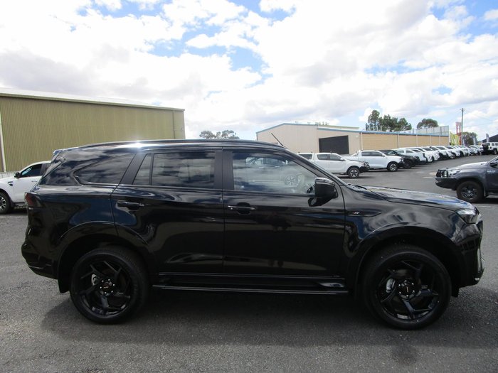 2025 Isuzu MU-X X-TERRAIN