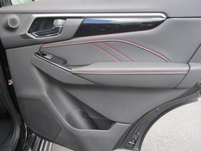 2025 Isuzu MU-X X-TERRAIN