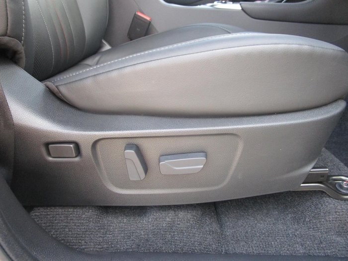 2025 Isuzu MU-X X-TERRAIN