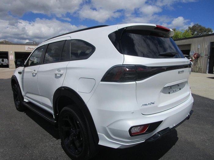 2025 Isuzu MU-X X-TERRAIN