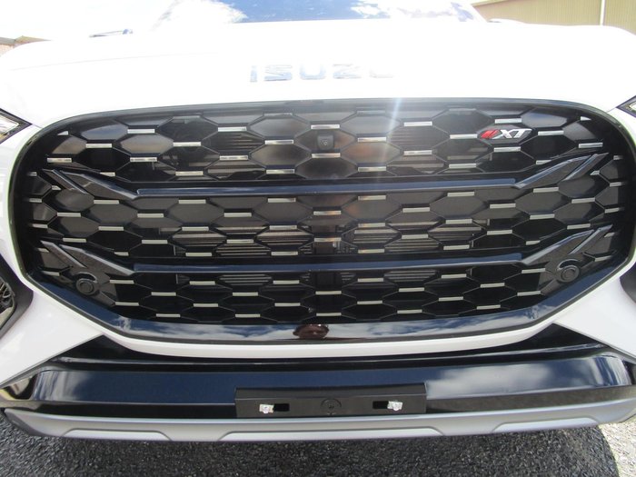 2025 Isuzu MU-X X-TERRAIN