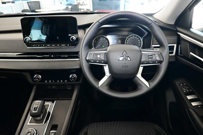 2025 Mitsubishi Outlander LS