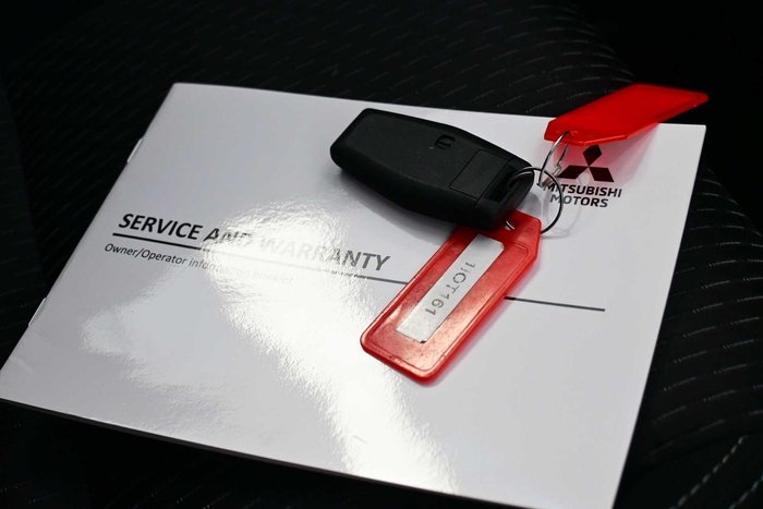 2025 Mitsubishi Outlander LS