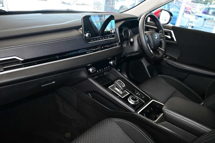 2025 Mitsubishi Outlander LS