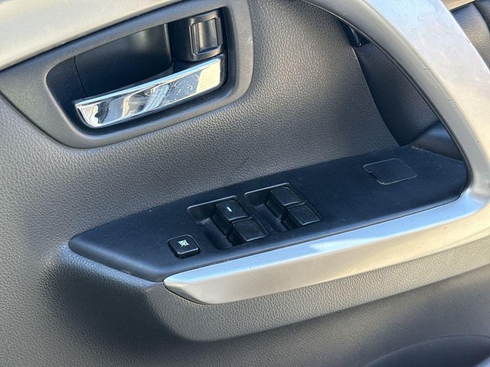 2016 Mitsubishi Pajero Sport GLS