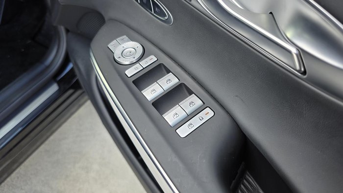 2025 Genesis GV70 2.5T SIGNATURE