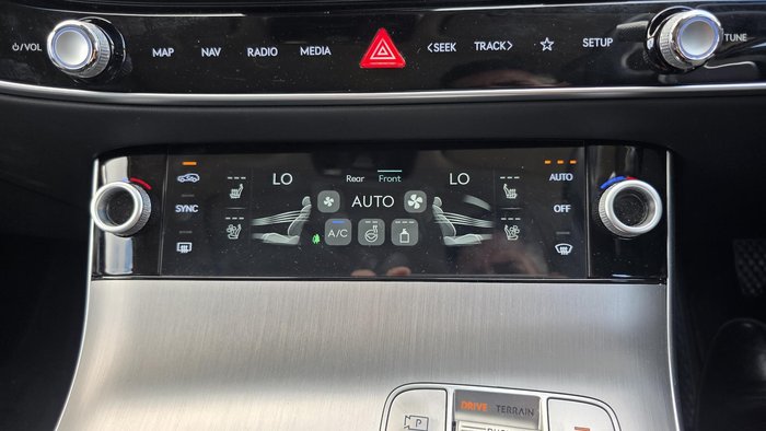 2025 Genesis GV70 2.5T SIGNATURE