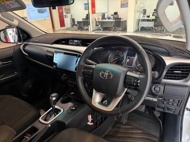 2024 Toyota Hilux 4x4 2.8L Dsl D/C 6AT SR5 48V