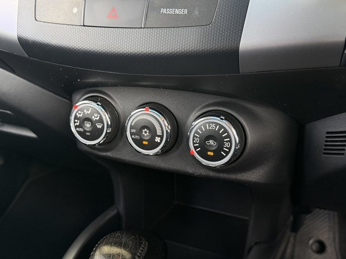 2011 Mitsubishi Outlander VR-X