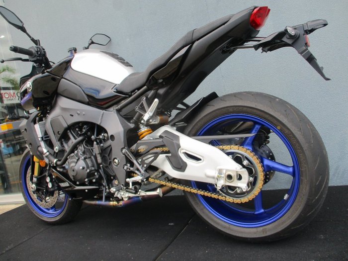 2025 Yamaha MT-10SP BLACK/SILVER