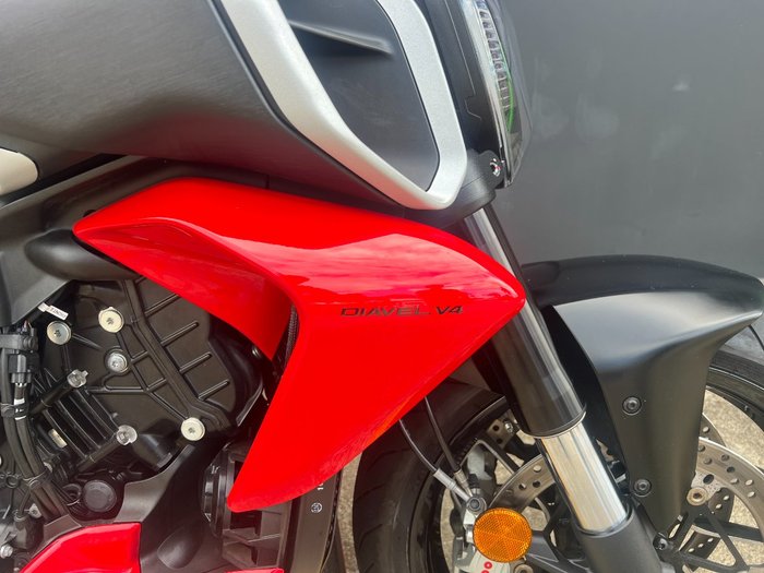2023 DUCATI DIAVEL V4 RED