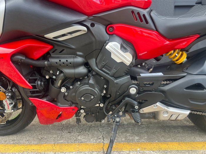 2023 DUCATI DIAVEL V4 RED