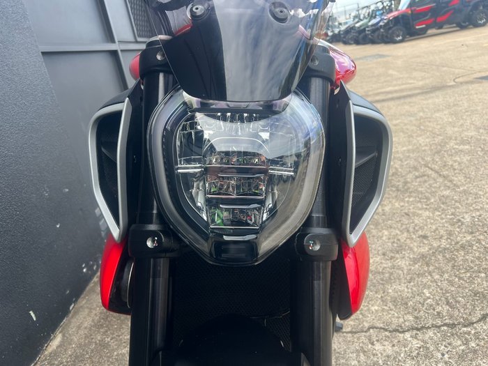2023 DUCATI DIAVEL V4 RED