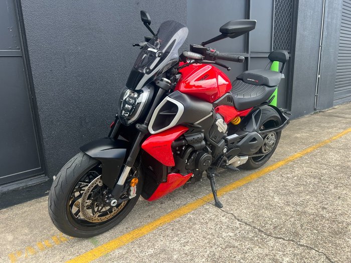2023 DUCATI DIAVEL V4 RED