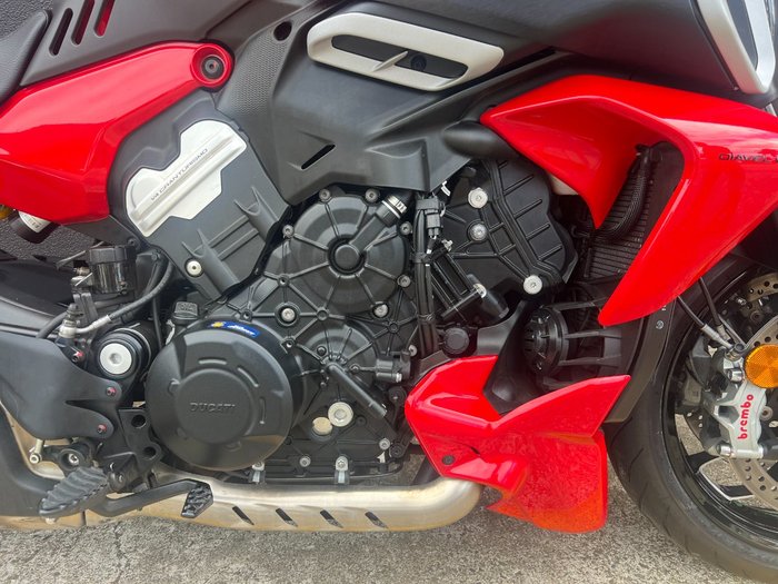 2023 DUCATI DIAVEL V4 RED