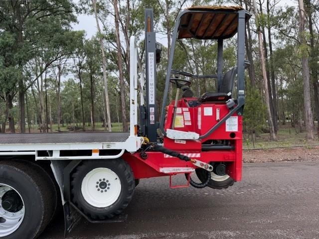 2007 Nissan Ud With 12 Pallet Tray, Pre Emission, 9 Speed Synchro,